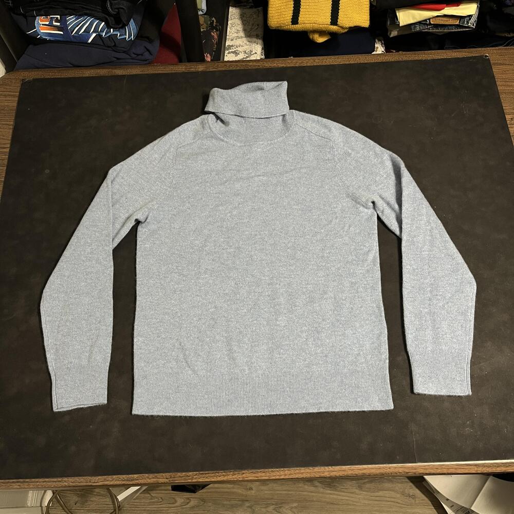 Quince Mongolian Cashmere Sweater Womens Medium Gray Turtleneck Lightweight Knit